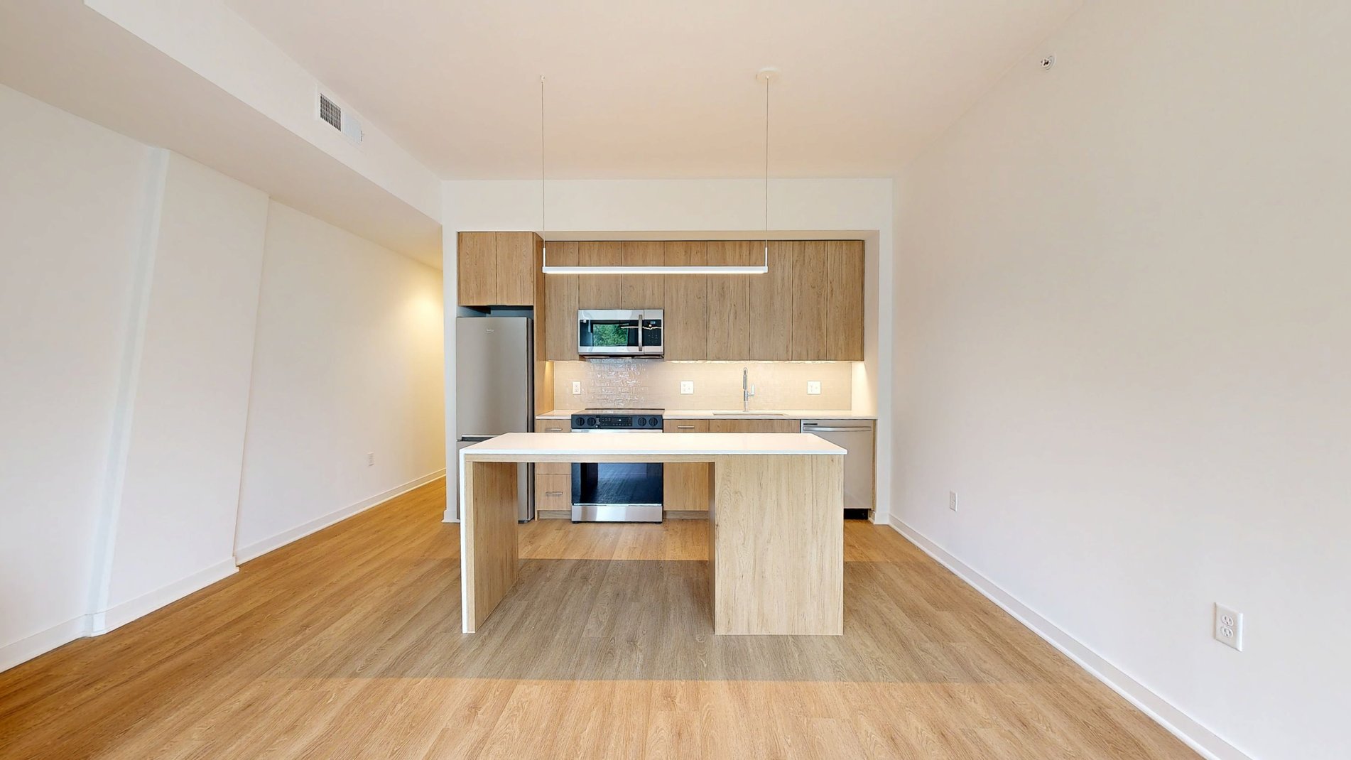 1BR, 1BA - 660SF thumbnail